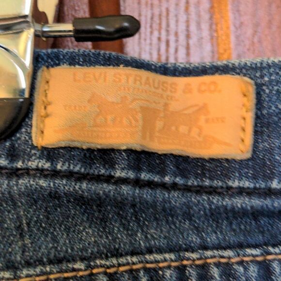 Levi's Straight 424 Jeans Medium Blue Lightly Distressed Size 9 - Picture 4 of 9